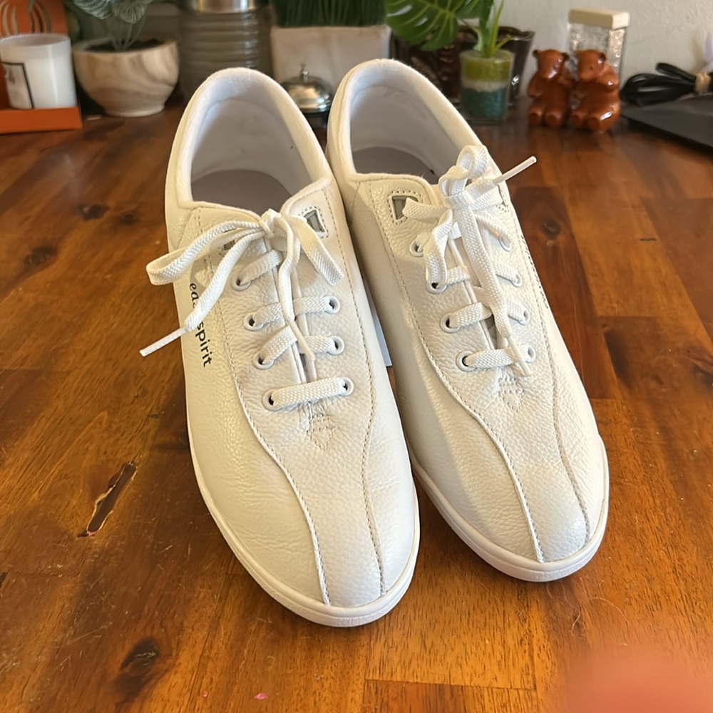 EasySpirit ESAP1 Women's White Leather Lace Up Sneakers...Size: 10